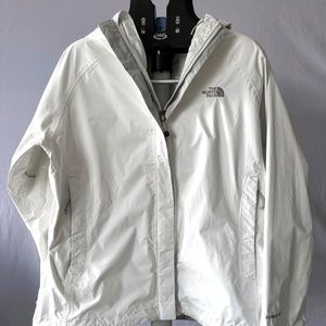The North Face - Women's White Hyvent DT Unlined Raincoat in L